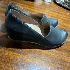 Dansko Liliana Hidden Wedge Leather Shoes - EU37 (~US Women's 7) - Black